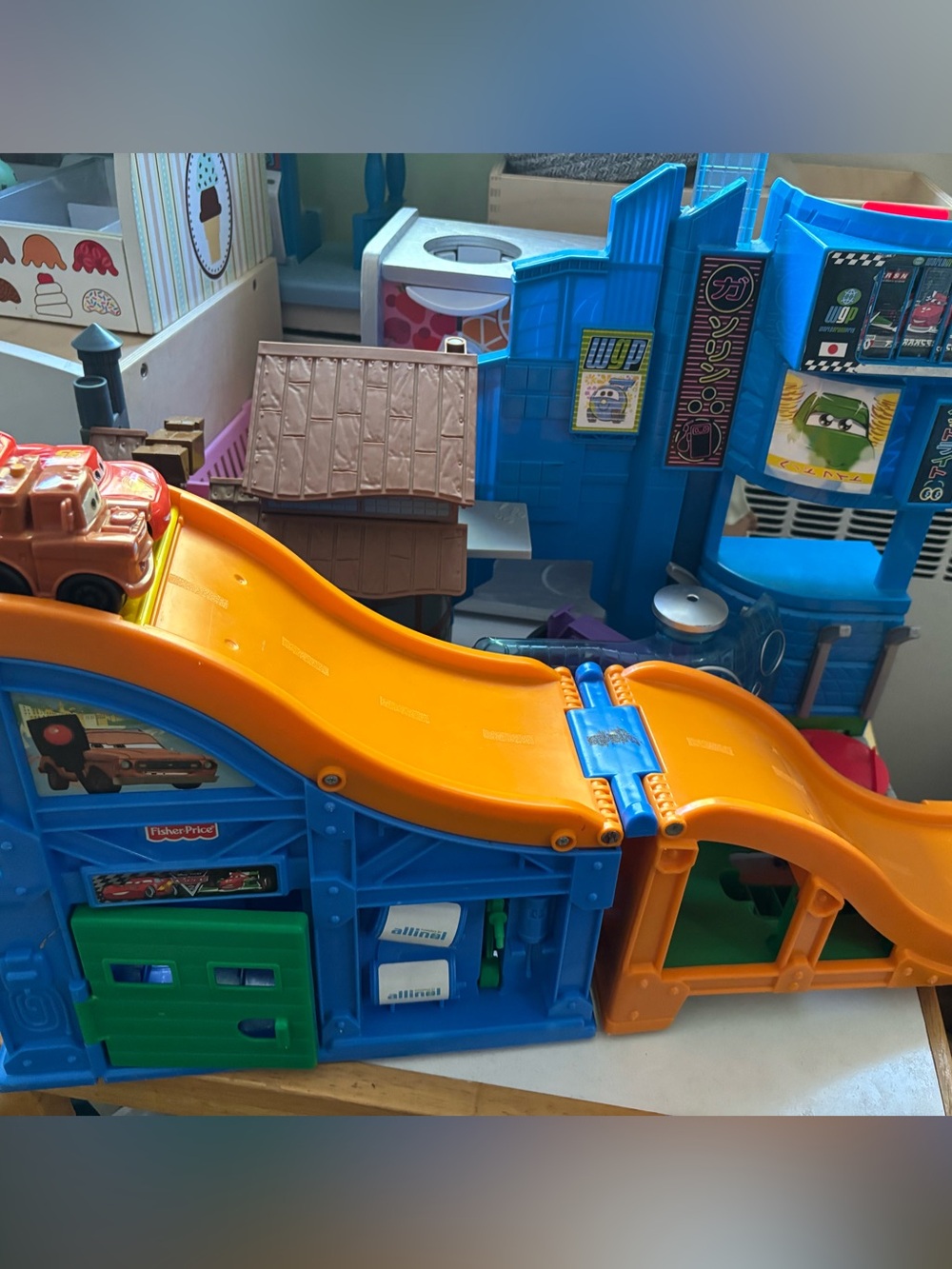 Fisher-Price Cars Wheelies lot